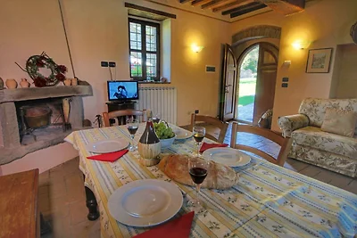 Aantrekkelijk appartement in Todi met zwembad