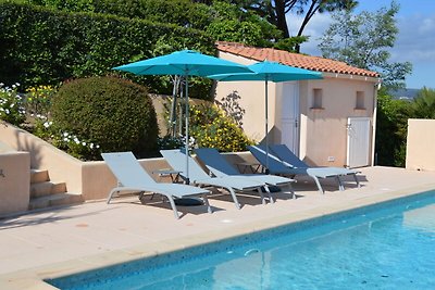 Villa lumineuse à Sainte-Maxime avec piscine...
