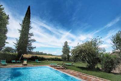 Farm holiday with swimming pool in the hills ...