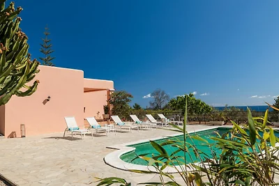 Schöne Villa in Sant Carles mit Pool