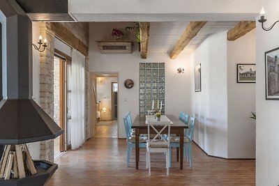 Charmante Steinvilla mit Pool und Whirlpool f...