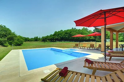 Villa con piscina a Pisino