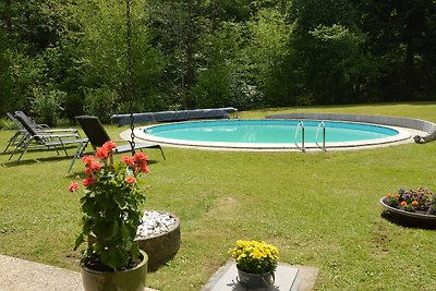 Bella villa con piscina a Stavelot