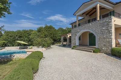 Villa in Koromacno mit Balkon