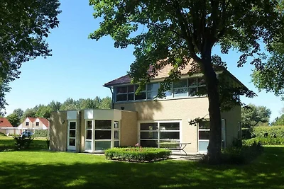 Geräumiges Ferienhaus mit Garten in...