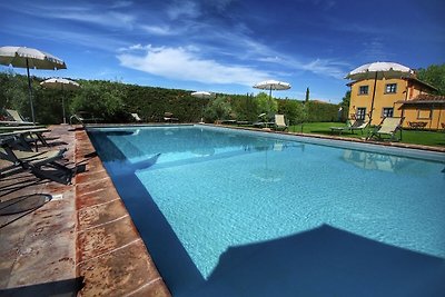 Schickes Bauernhaus in Cortona mit Schwimmbad