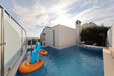 Modernes Apartment mit privatem Pool in...