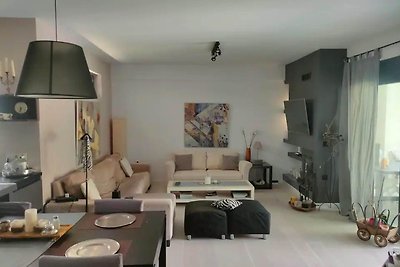 Schöne Villa in Gerakas mit Garten