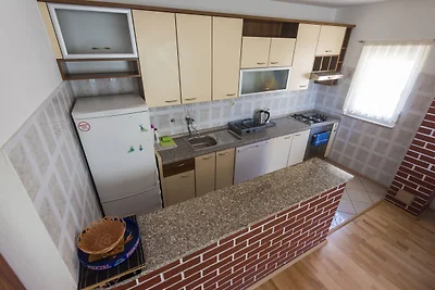 Wohnung in Starigrad Paklenica mit Terrasse