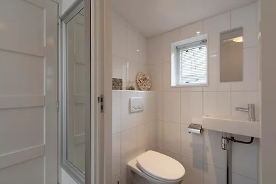 Bungalow in Sint Maartenszee am Strand