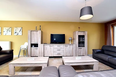 Ferienhaus in Hastiטre mit Terrasse