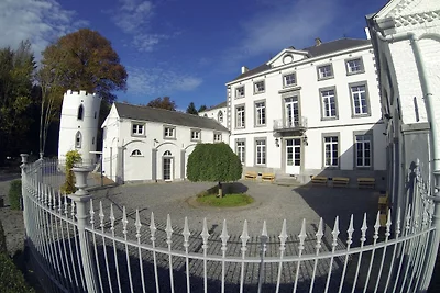 Herrenhaus in Mettet mit Garten