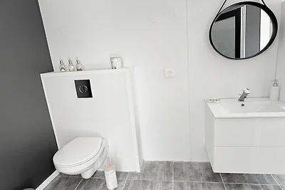 Villa met zwembad en jacuzzi nabij Châteauneu...