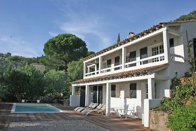 Villa amueblada con gusto, con piscina privad...