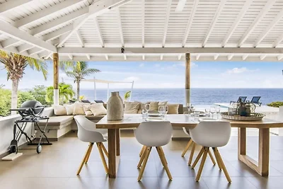 Pool und Whirlpool in einer Villa auf Coral...