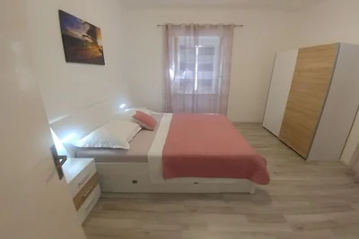 Four Bedroom Holiday Home With Terrace & Sea...