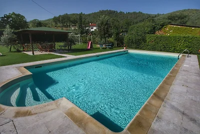 Spazioso Agriturismo con Piscina