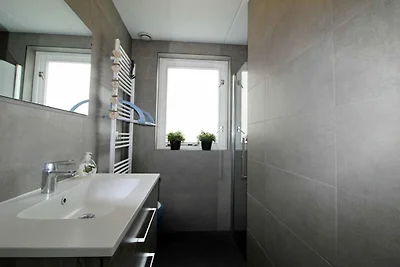 Moderner Bungalow in Ewijk für 6 Personen