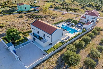 Villa moderna con piscina privata