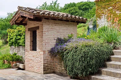 Villa in Belforte ganz Isauro mit Pool