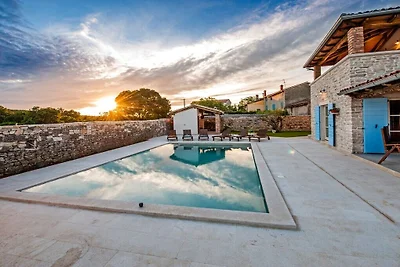 Villa in Krmed mit Schwimmbecken