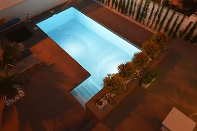Moderne Villa mit privatem Pool