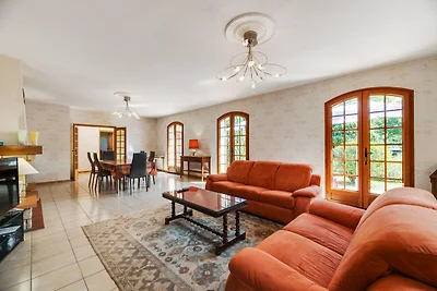 Schöne Villa mit privatem Garten in Pineuilh