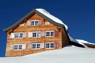 Vakantiehuis in Damüls met zwembad