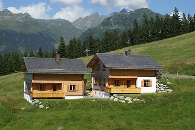 Chalet in Sankt Gallenkirch nahe Skibus