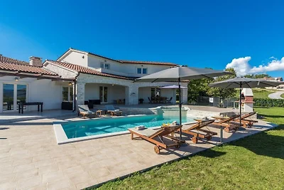 Villa in Vižinada mit Schwimmbecken