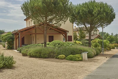 Villa mit Garten in der Nähe des Golfplatzes