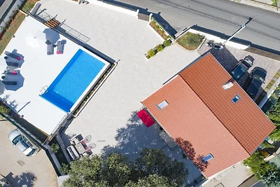 Villa in Kornic, Krk mit Schwimmbecken