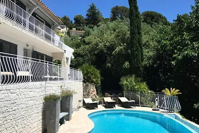 Villa mit Pool und Meerblick an der Côte...