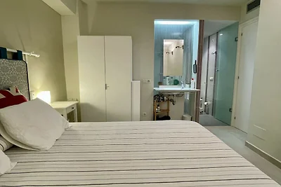 Apartment for 6 people near sand beach
