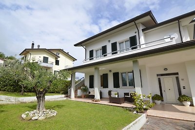 Großzügige Villa mit Garten in Gemmano