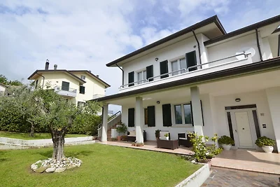 Spaziosa villa con giardino a Gemmano