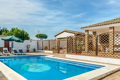 Villa mit beheiztem Pool am Strand von...