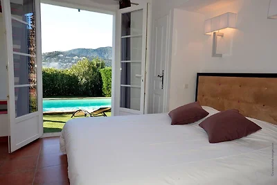Villa mit Schwimmbad, nur 1 km. aus dem Meer