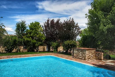 Wohnung in einem Bauernhaus mit Swimmingpool
