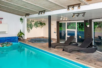 12 Personen Ferienhaus in Glesborg-By Traum