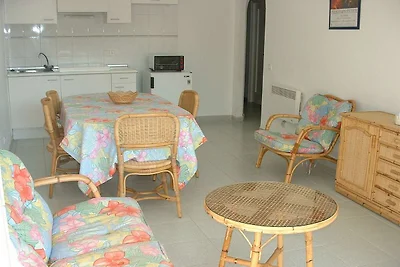 Apartment in L’Escala mit Terrasse