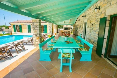 Villa in Radetici mit Schwimmbecken