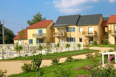 Casa colorata in una zona ricca di castelli a...