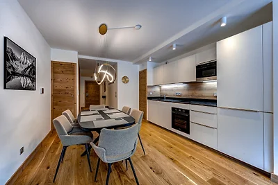 Apartment in Town Centre with Balcony