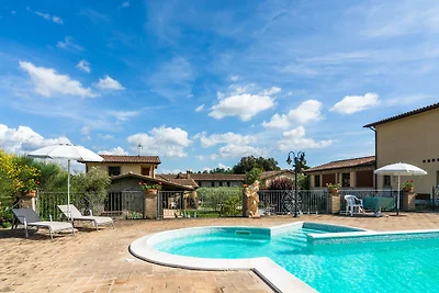 Abgelegene Villa in Perugia mit Jacuzzi