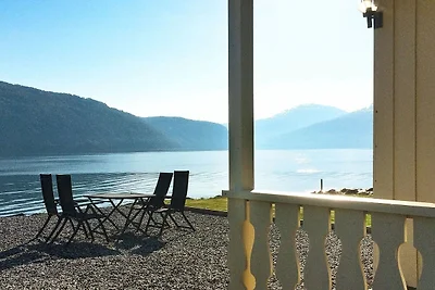 4 Personen Ferienhaus in Utvik-By Traum