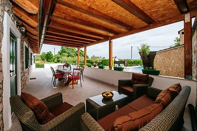 Spaziosa casa vacanze con piscina a Kakma