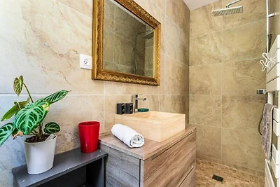 Villa in Toulon mit Pool und Waldblick