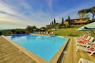 Agriturismo con A/C, terrazza e piscina