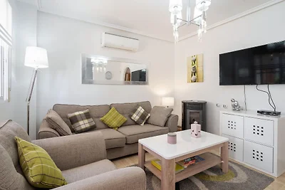 Moderna casa vacanze a Valencia con piscina